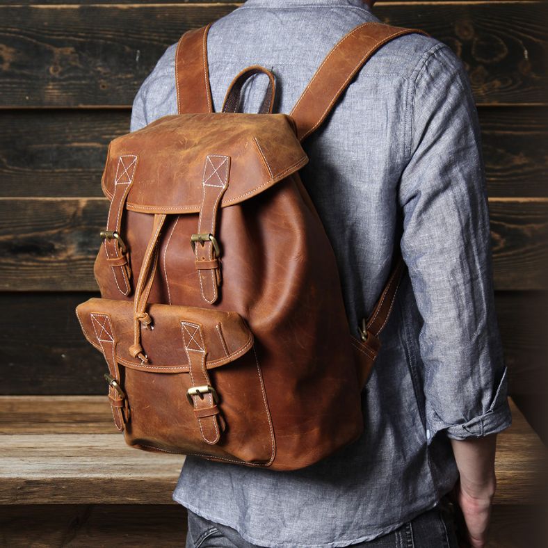 CADIZ. Leather Knapsack