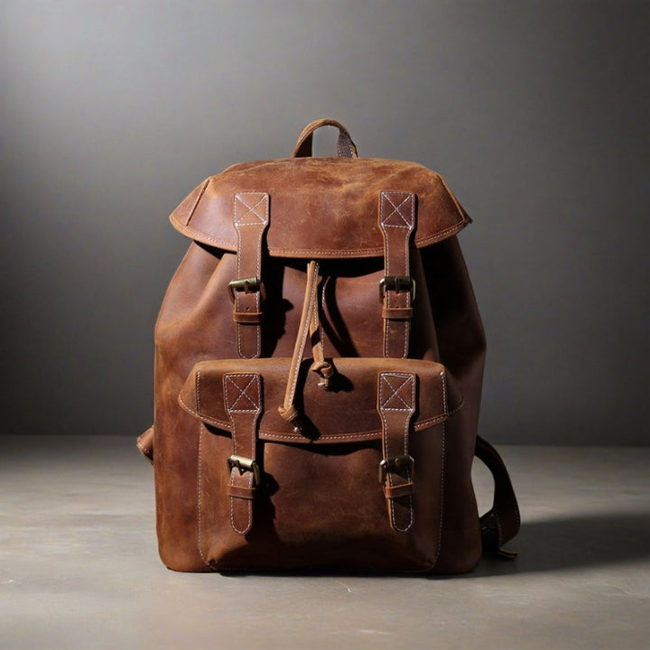CADIZ. Leather Knapsack