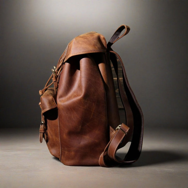 CADIZ. Leather Knapsack
