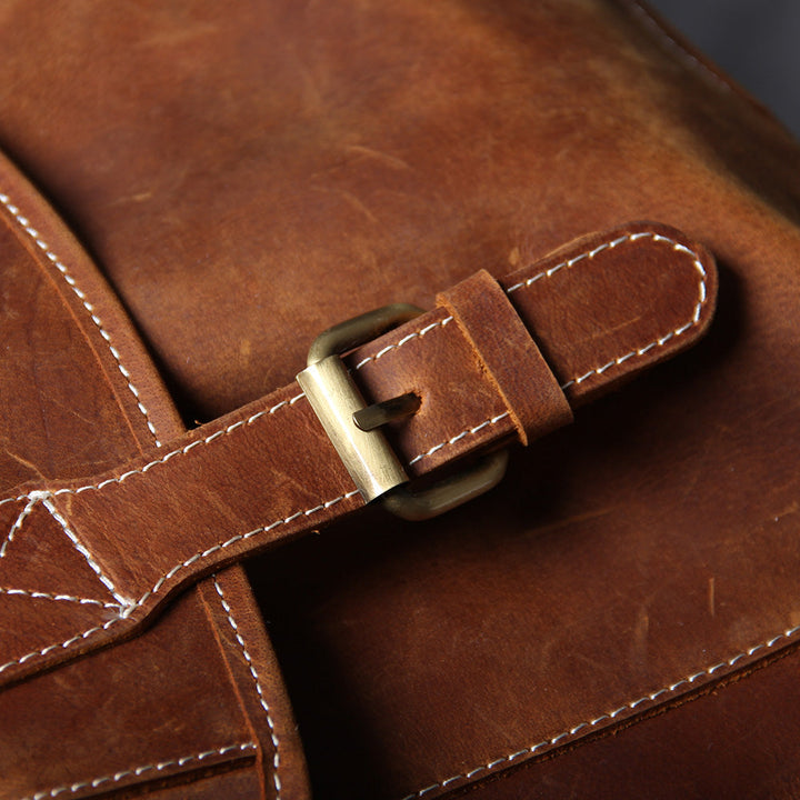 CADIZ. Leather Knapsack